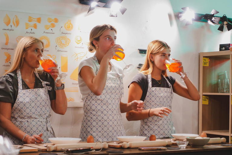 Rome: Traditionele Pasta met Cocktails Dronken KooklesGroepsklasse