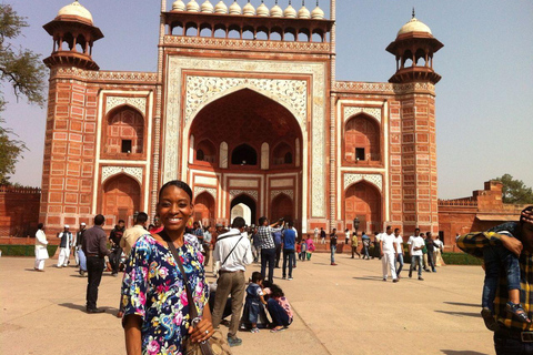 Agra: Taj Mahal Tour w/ Express Entry Tickets & Expert Guide Local Expert Tour Guide Only
