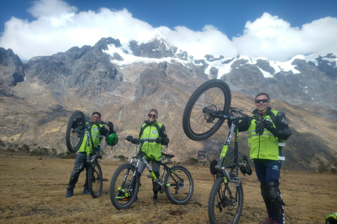 Trek nella giungla Inca a Machu Picchu - bicicletta - rafting - zipline