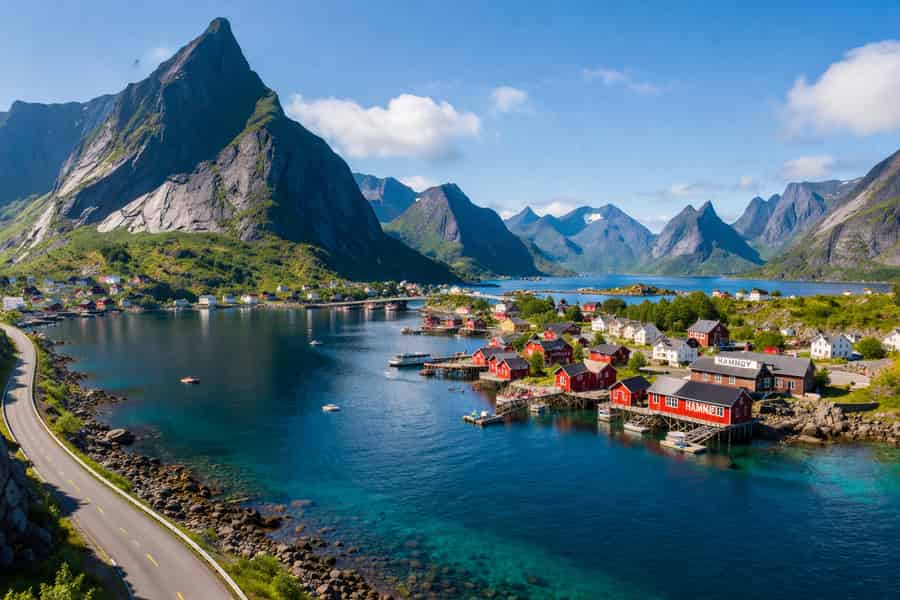 Ab Leknes: Lofoten-Ausflug – Reine, Hamnøy & Å. Foto: GetYourGuide Ab Leknes: Lofoten-Ausflug – Reine, Hamnøy & Å. Foto: GetYourGuide