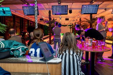 Amsterdam: 1-uur LED Bowling Experience bij Aloha AmsterdamAmsterdam: 1 uur lang LED-bowlingervaring