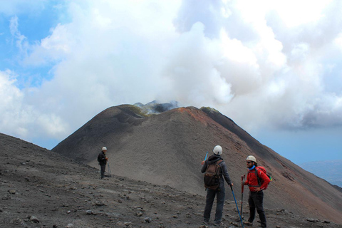 Excursion d&#039;une journée en 4x4 sur l&#039;Etna avec déjeuner dans un domaine viticole au départ de CataneVisite privée pour 5 personnes