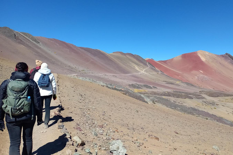 Cuzco: Rainbow Mountain Adventure &amp; Red Valley med guide och måltider inkluderade