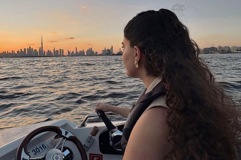Dubai: Self-Drive Boat Tour in Creek Harbour - 5 Pax Dubai: Self-Drive Boat Experience in Creek Harbour - 5 Pax