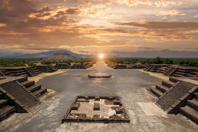 Teotihuacan Pyramids: Private Tour with Round Trip TransportPrivate Tour for your group (From 2 to 12 people)