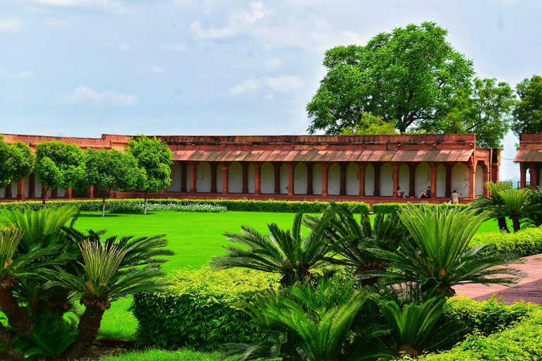 Tour do Taj Mahal e do Forte de Agra ao nascer do sol saindo de Délhi de carroTour Privado de Delhi com Almoço, Entrada, Carro e Guia