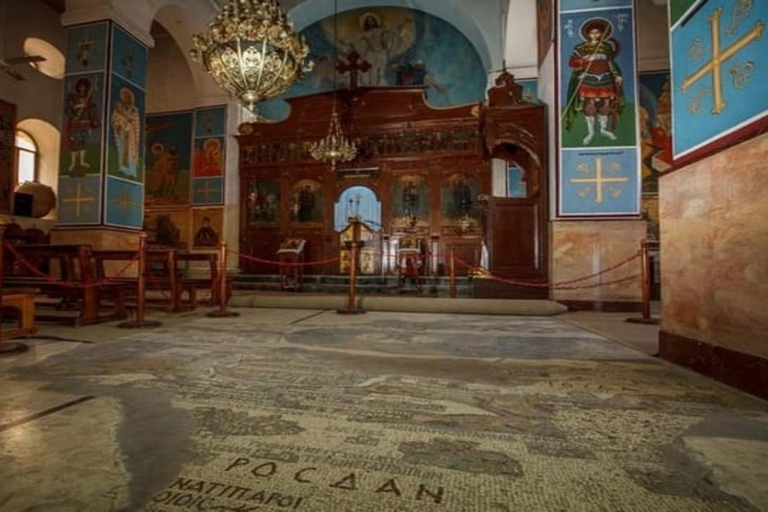 Da Amman: Tour di un giorno a Madaba, Monte Nebo e Mar Morto