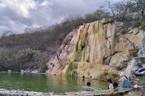 Oaxaca: Excursión de 1 día Xaaga-Hierve el AguaPrecio a partir de 8 personas