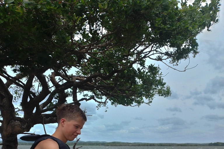 Sigiriya to Trincomalee: Kayaking & Floating Restaurant Tour
