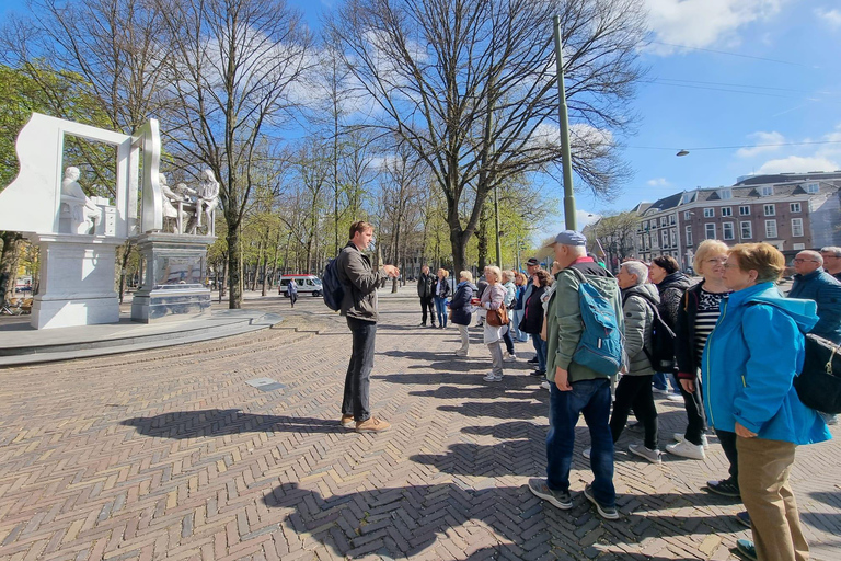 The Hague & Delft: Art, Royals & Delft Blue Private Day Tour Italian speaking guide.