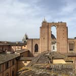 Palazzo delle Papesse di Siena: assaggio di vini in corte + panorama