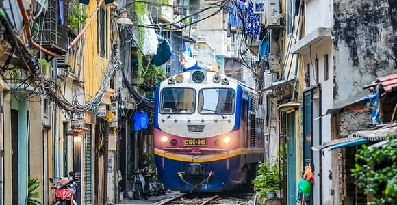 Hanoi: Guided Food Tour with Train Street Visit