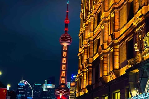 Shanghai: Bund & Nanjing Rd Tour with Romance Show Ticket