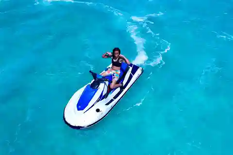 Providenciales: Jet Ski tour to ship wreck and Noahs Ark