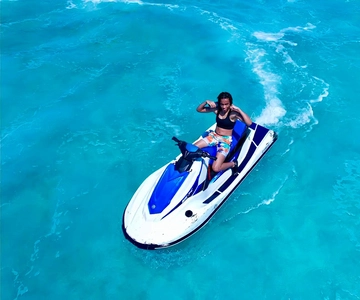 Providenciales: Jet Ski tour to ship wreck and Noahs Ark