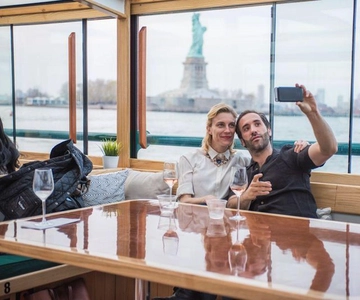 Manhattan: Statue and Skyline Cruise Aboard a Luxury Yacht