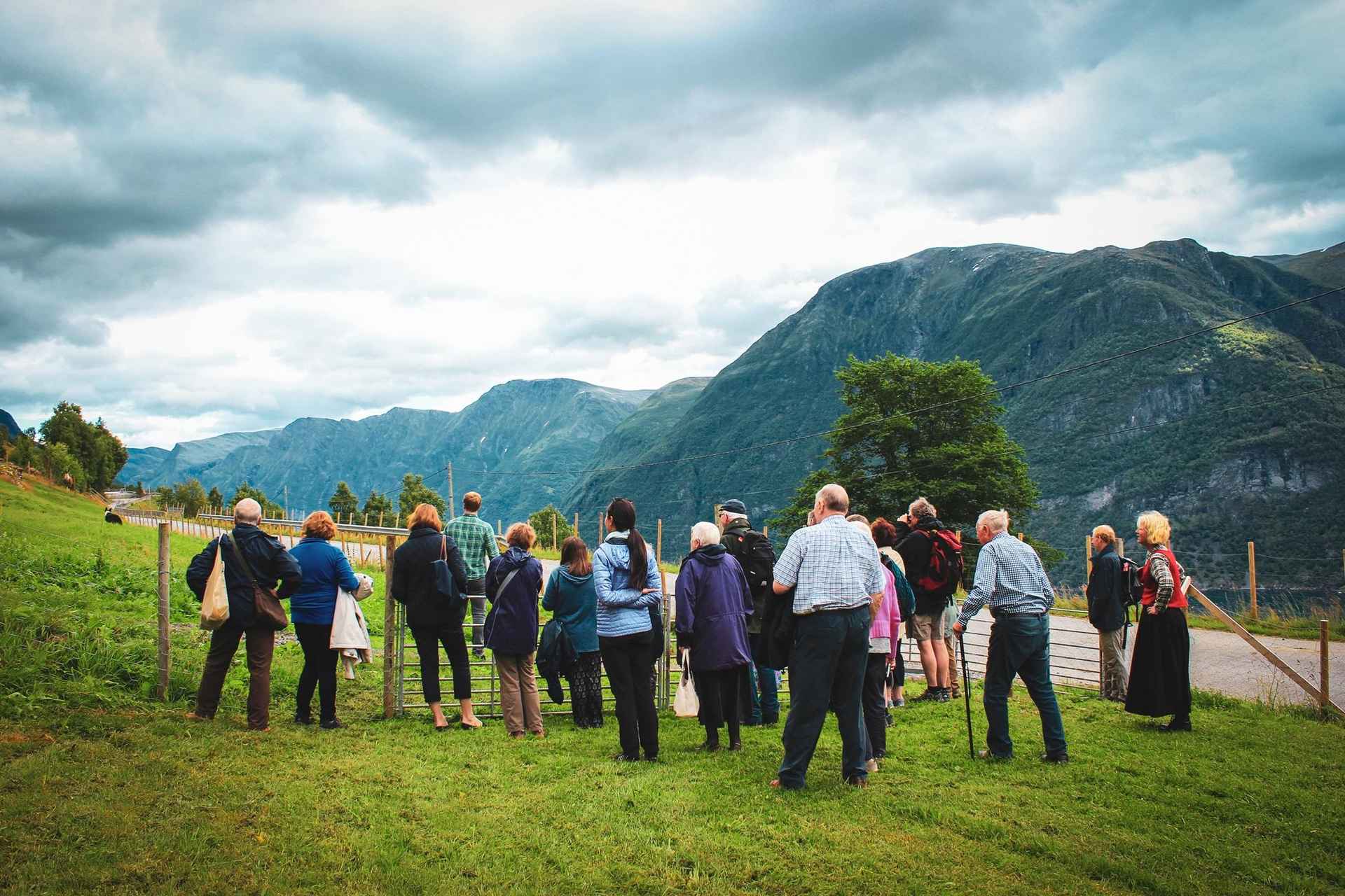 Ljøen, Hellesylt:探索Ljøen农场之旅 | Guide to Europe