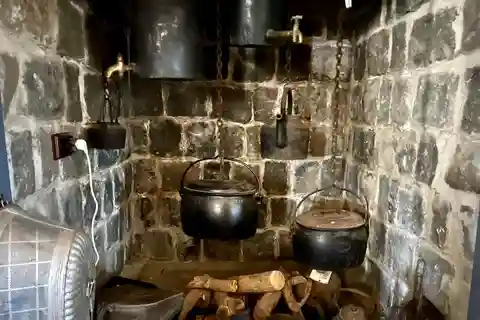 Sydney: Haunted Pub Tour & Cellar Visit