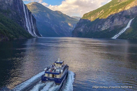 De Ålesund: Passeio de barco de ida e volta ao Geirangerfjord