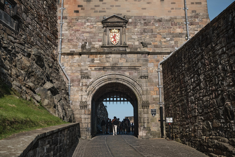Edinburgh: Castle Guided Tour & Holyrood Palace Ticket