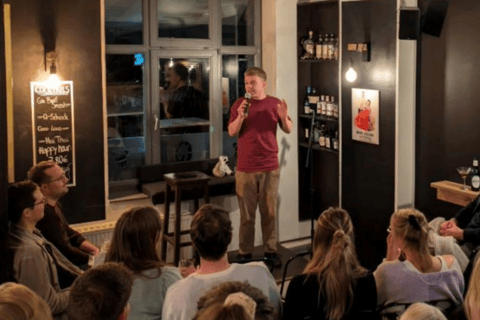 Stand-up Comedy Show Q-Bar Hamburg-Eimsbüttel June 4 Stand-up comedy show Q-Bar Hamburg-Eimsbüttel June 4