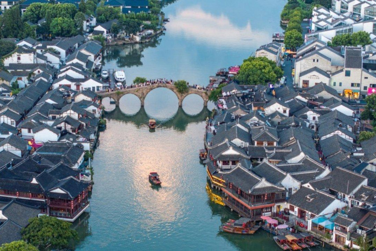 Shanghai: Zhujiajiao Water Town & City Private Day Tour Departing from the Suburbs