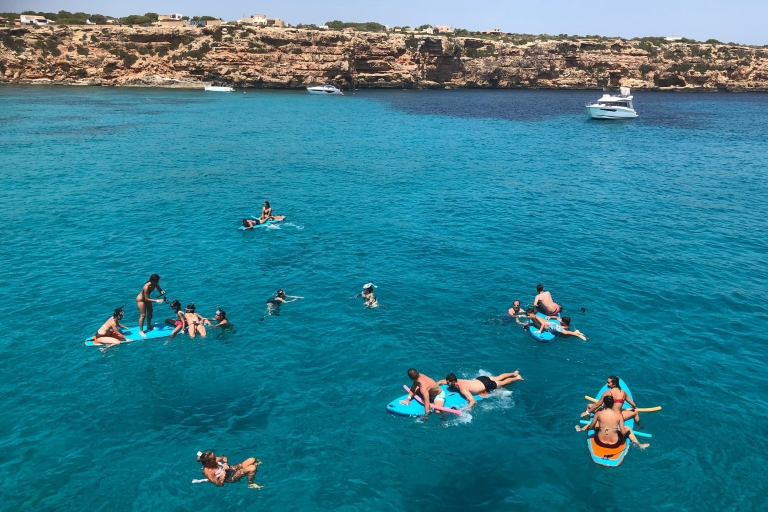 Ibiza: Cruise to Formentera with Open Bar and Buffet Lunch Excursion from Figueretas