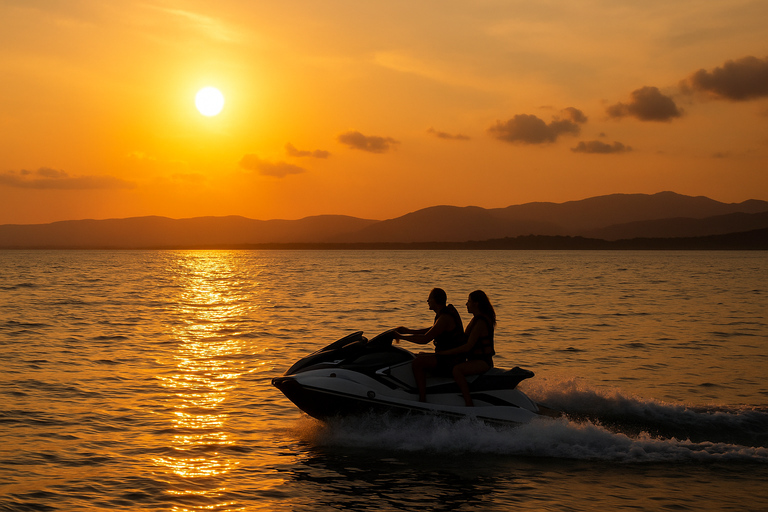 Cannes: excursión en moto acuática al atardecer a las islas de Lérins