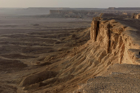 From Riyadh: Tuwaiq Mountains and Najd Plateau Day Trip