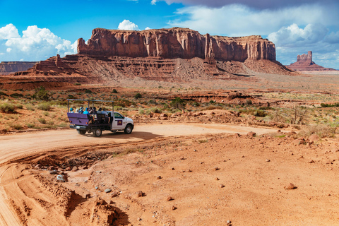 Monument Valley: Sunset Tour with Navajo Guide