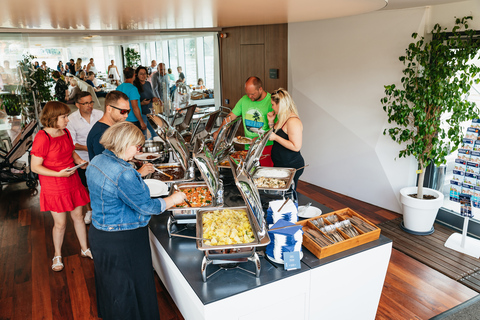 Prag: Lunchkryssning på Vltava på båt med öppet takPrag: 2-timmars lunchkryssning på floden Vltava