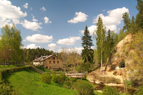 Vanuit Riga: Ligatne-dorp en nationaal park Gauja-rivier ...