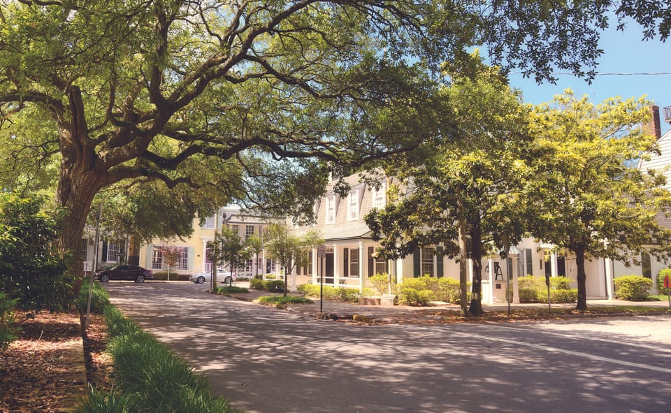 explore savannah history walking tour