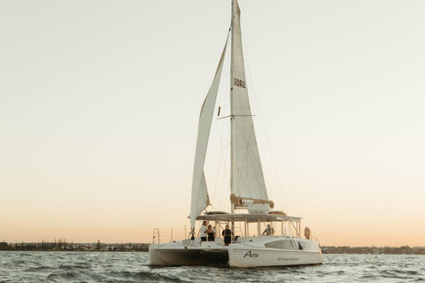 Brisbane: Moreton Bay Sunset Cruise with Drink and Snacks