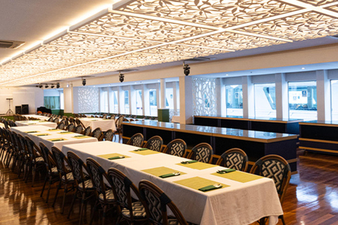 Bangkok: Riverside Faraya Halal Dinner Cruise at Asiatigue