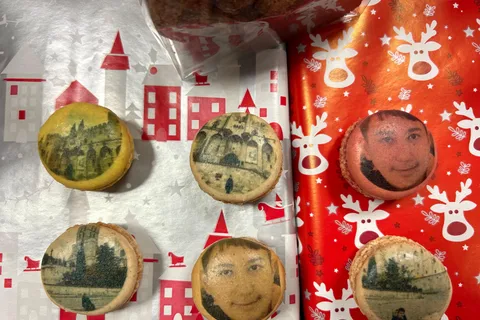 Immortalize your Souvenir d'Avignon as a button