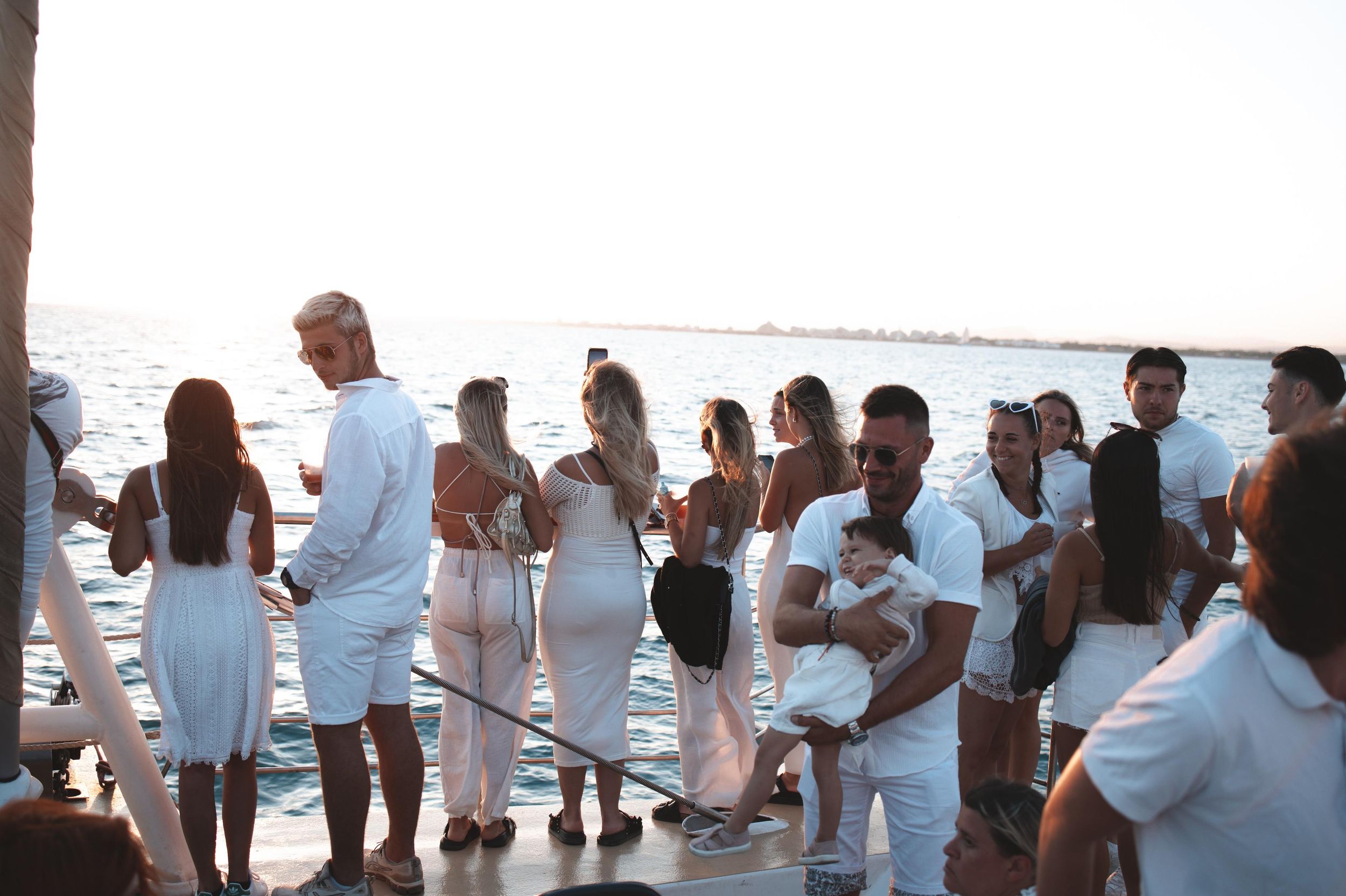 Le Grau-du-Roi: White Night Party Sonnenuntergangskreuzfahrt