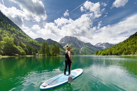 Excursion d'une demi-journée en Stand-up Paddle Boarding (SUP) sur le lac Predil