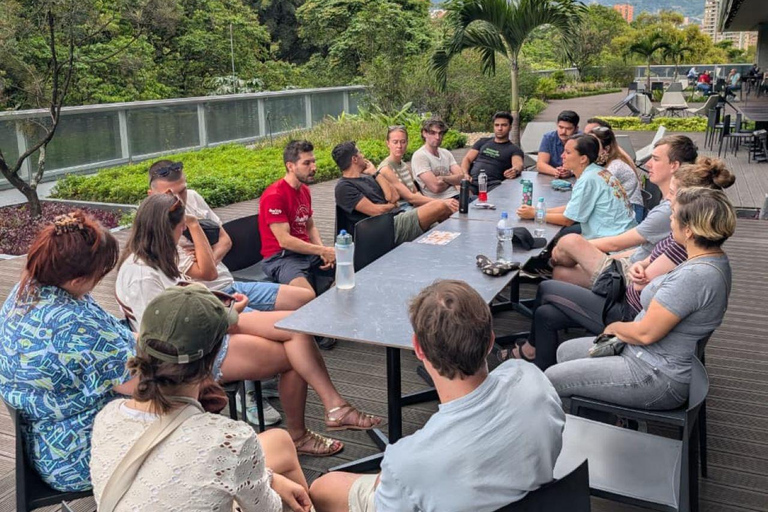 Medellín : plus qu'Escobar Visite guidée à piedMedellín : visite guidée à pied au-delà d'Escobar