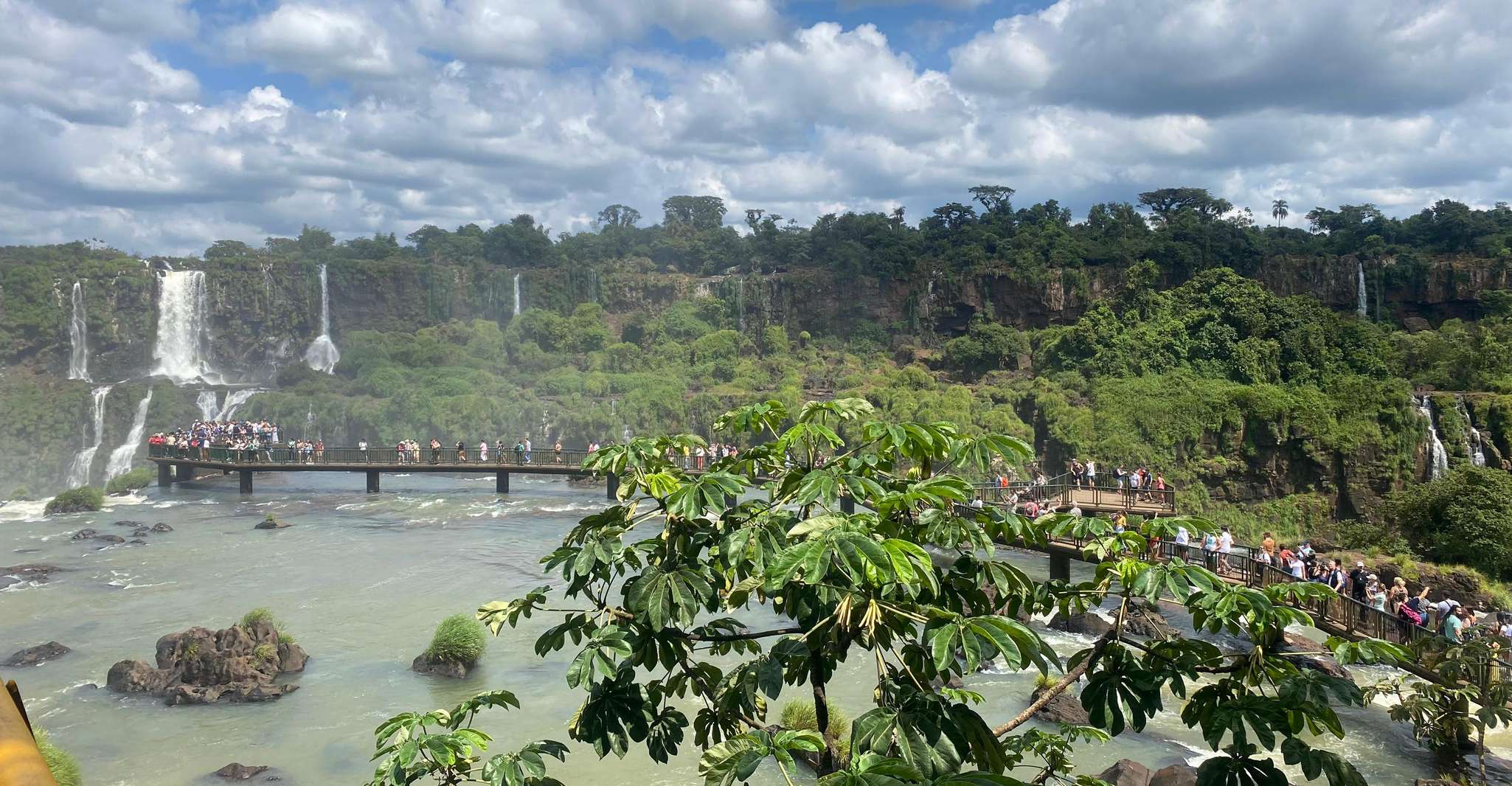 Iguazu Falls, Explore Both Sides in One Day BRASIL-ARGENTINA - Housity