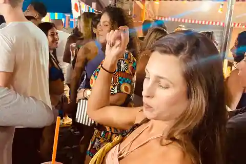Rio Samba Night - muzyka na żywo i lokalna kultura!