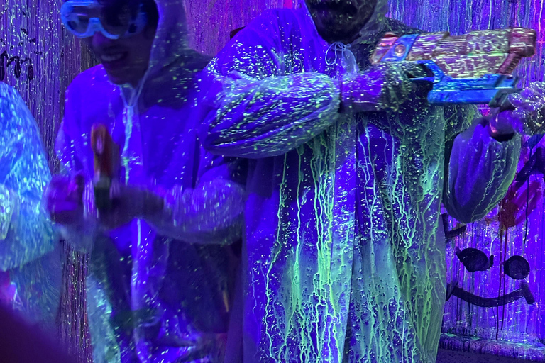 Toronto: Neon Splatter Paint Experience in a Private Studio 1-Hour Neon Splatter Paint Experience