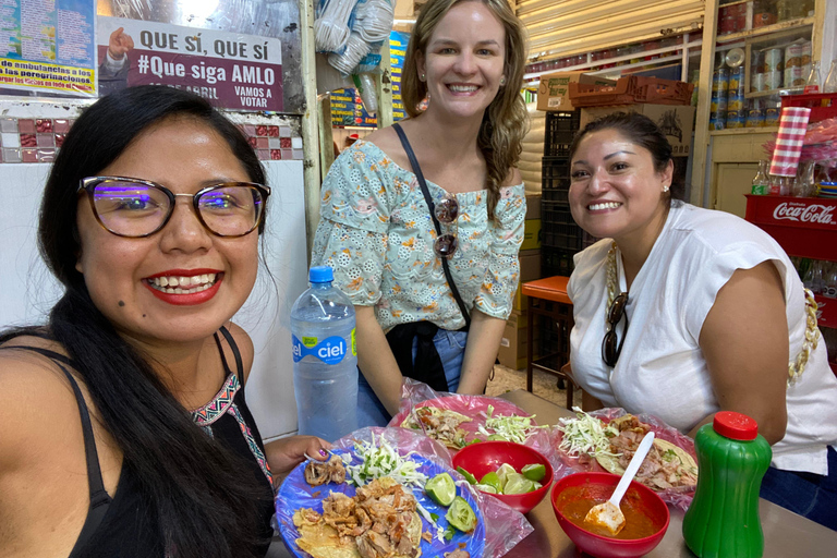 Xochimilco: Food and Trajinera Ride with Local Women