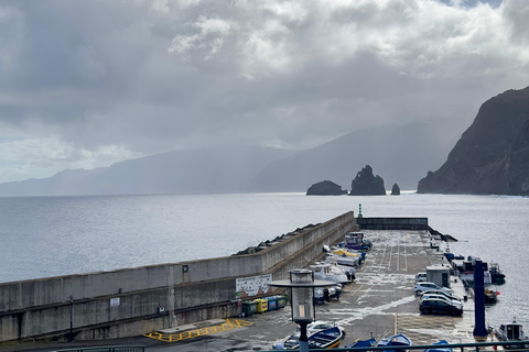 Onthul West-Madeira: 4x4-kliffen, zwembaden en uitzichten4x4 jeeptours van een hele dag op het eiland Madeira