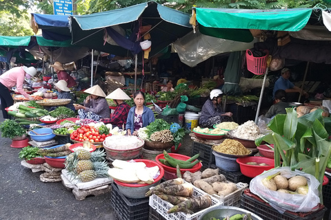 Clase de cocina en Hue con locales-Visita el mercado, cocina comida local