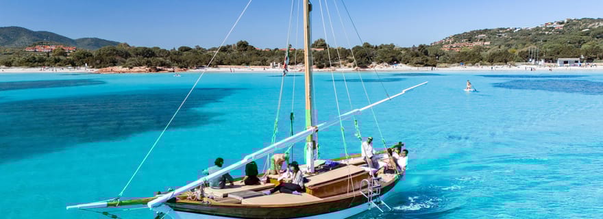Porto Santo Paolo : sortie en bateau traditionnel d'une demi-journée à Tavolara et Molara