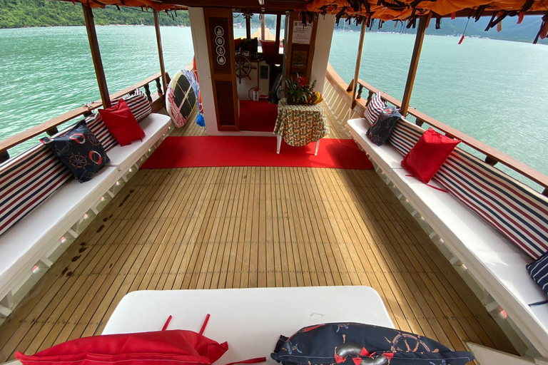 Paraty: Private Boat Tour with Optional Snorkeling