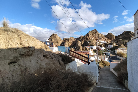 Guadix: Guided tour through Europe's largest cave district Guadix : Visite du plus grand quartier troglodyte d'Europe