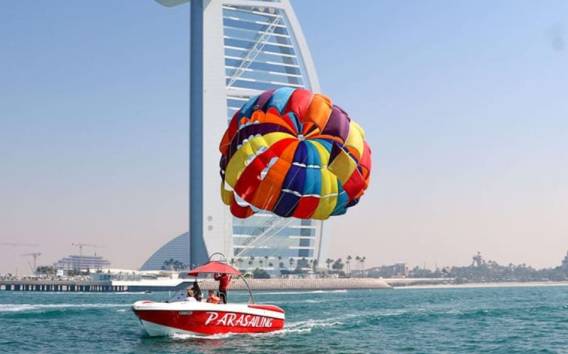 Parasailing-Erlebnis Dubai mit Luxusyachten