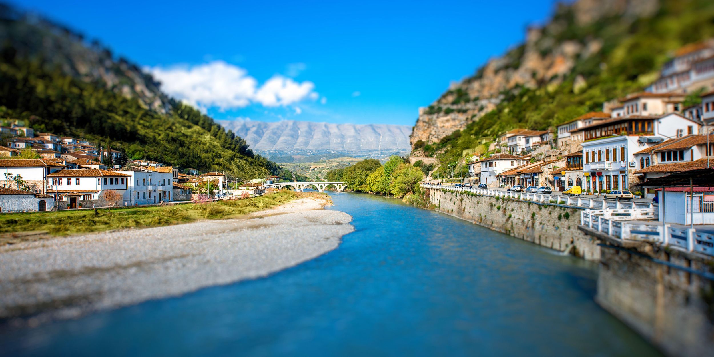 Tirana/Durrës/Golem: UNESCO-Stadt Berat, Burg und Mangalem